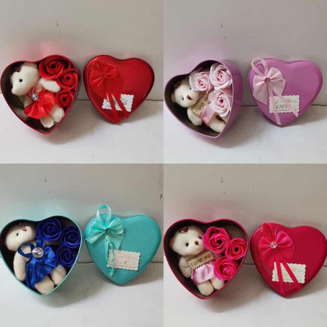 Подарочный набор в форме сердца Розы 3шт с Мишкой оптом