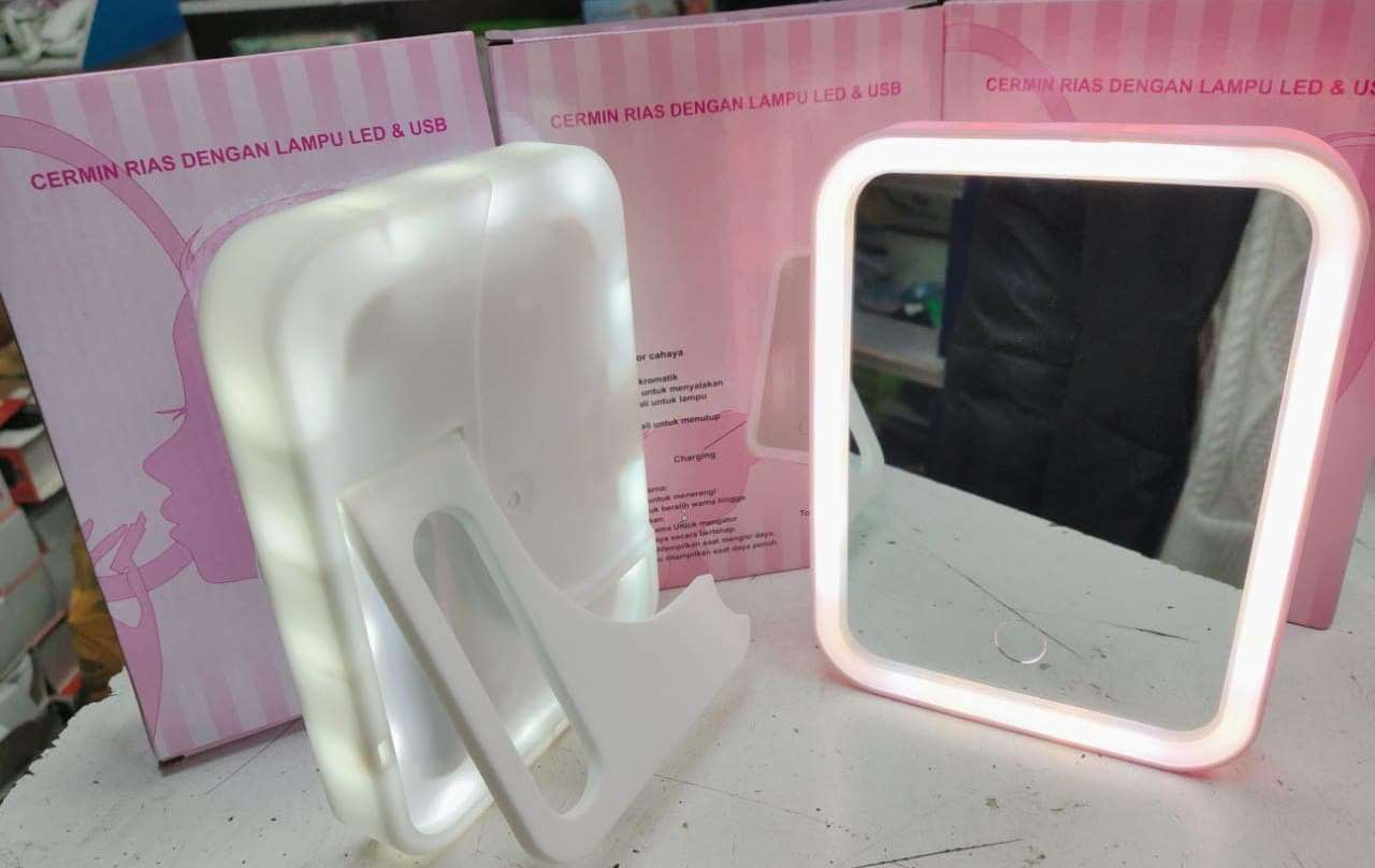 Зеркало для макияжа с подсветкой Cermin Rias Dengan Lampu LED & USB оптом