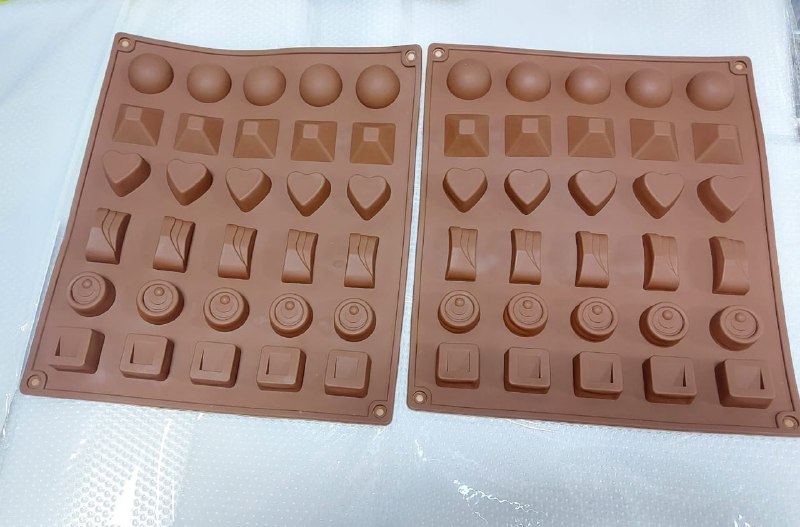 Форма силиконовая для шоколада Конфетное ассорти 28*24см 30 ячеек оптом