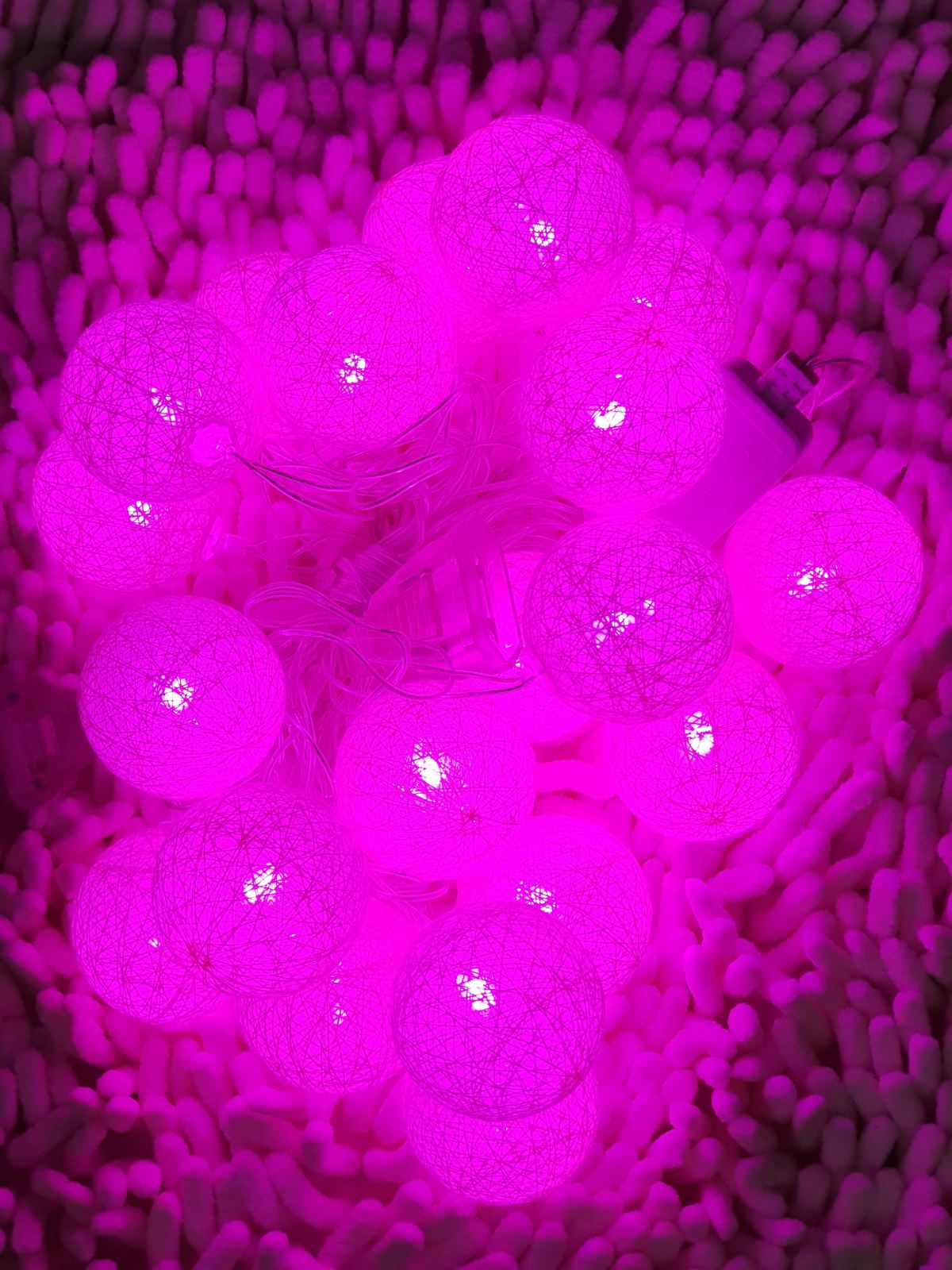 Электрогирлянда интерьерная светодиодная Шары 4м Розовая, питание от сети 220В оптом
