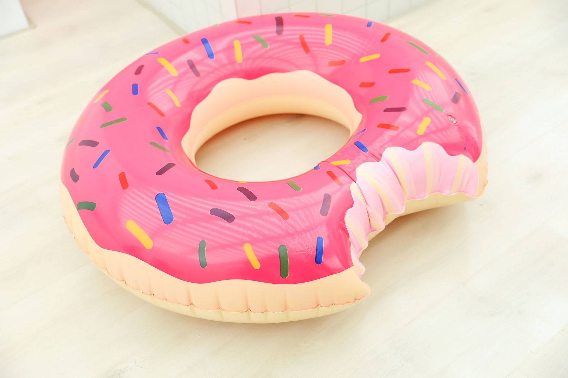 Надувной круг для плавания Пончик с глазурью 80см оптом - Фото №3
